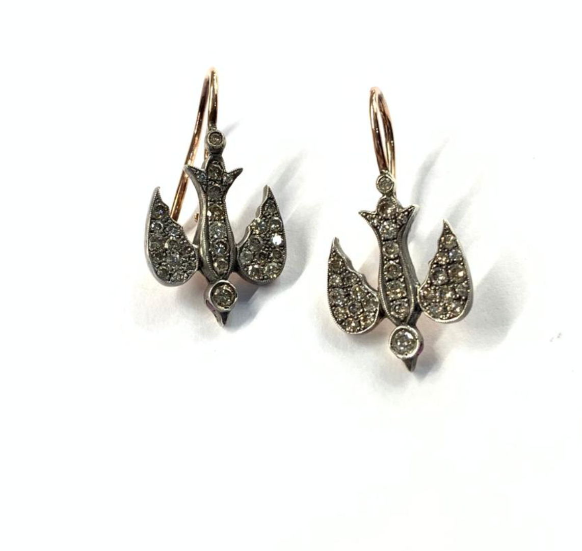MINI DOVE DIAMOND STUD EARRINGS
