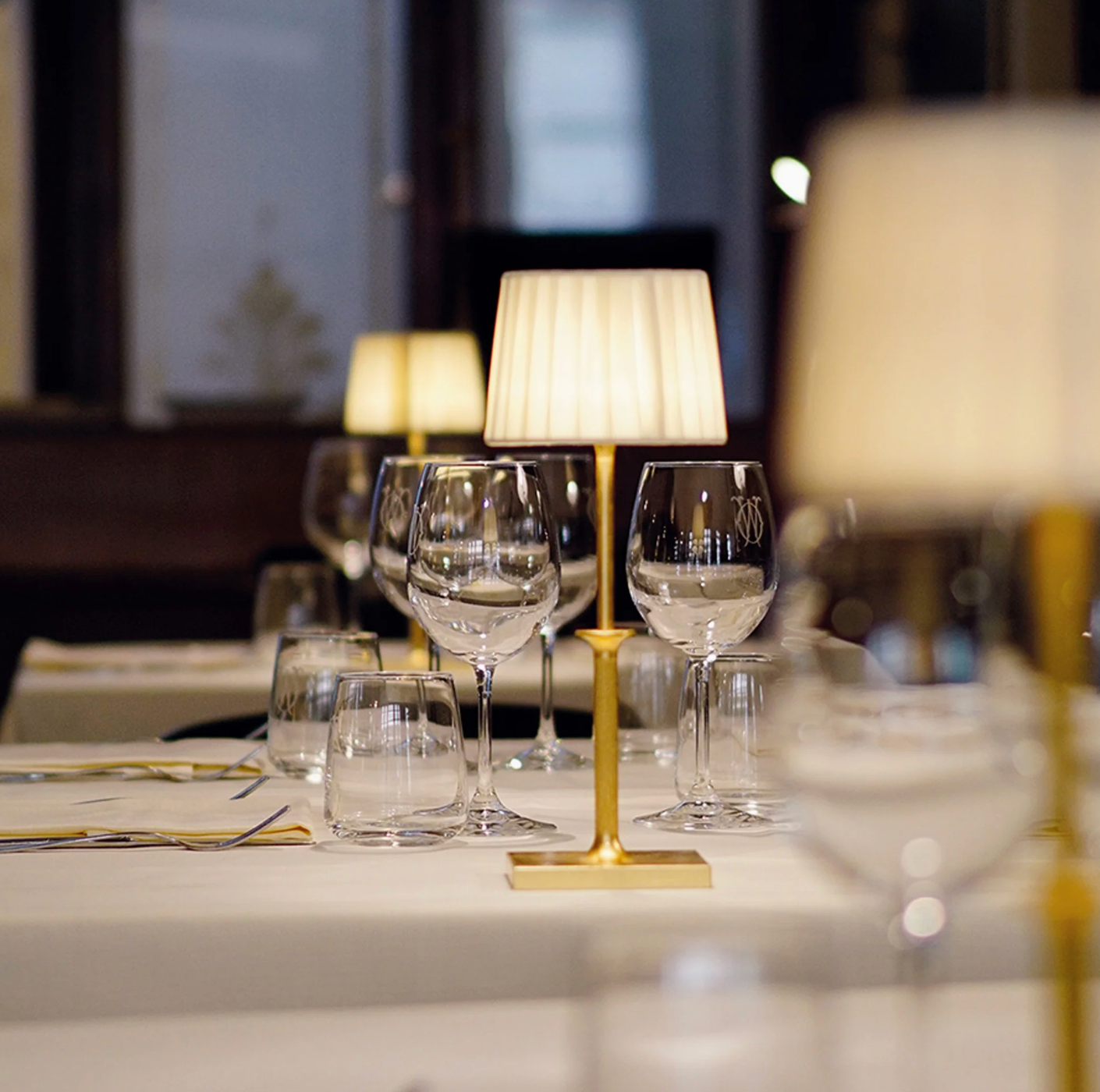 Poldina Classic Table Lamp